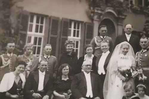 tolles altes Hochzeitsfoto eines Soldaten - vers Orden , Abzeichen - Goch