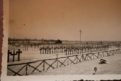 altes Foto - riesiger Soldatenfriedhof - Ort ???  Russland ???