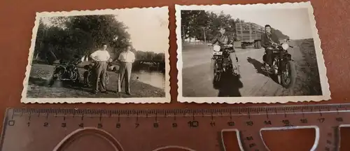 zwei tolle alte Fotos - Männer mit Oldtimer Motorräder AJS ?? 1948