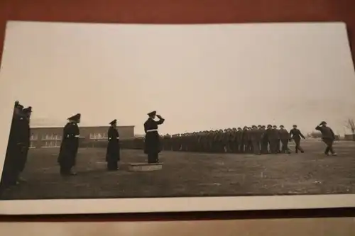 zwei alte Foto - Kriegsmarine - General ?? Matrosen marschieren vorbei - Ort ???