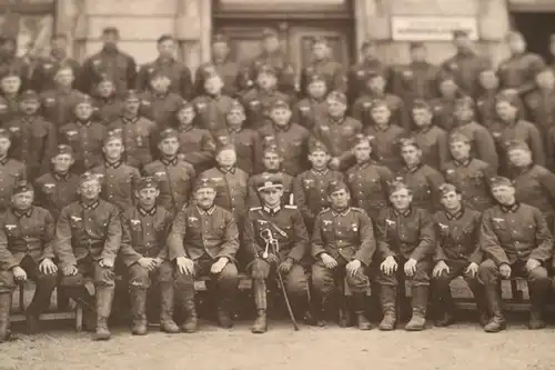 tolles altes Gruppenfoto - Soldaten - St. Pölten ?  Städtischer Kindergarten