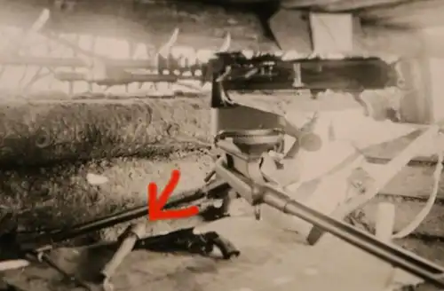 tolles altes Foto - Maschinengewehr auf Lafette in Stellung  2. WK ???