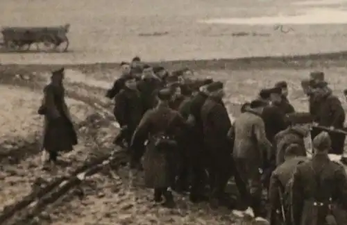 tolles altes Foto - Soldaten ziehen ein Geschütz - Flak 8,8 ?? Acht Acht ??