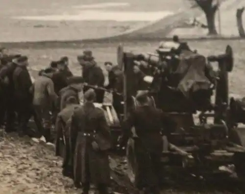 tolles altes Foto - Soldaten ziehen ein Geschütz - Flak 8,8 ?? Acht Acht ??