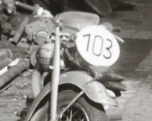 tolles altes Foto  Oldtimer Motorrad mit Nummer - Rennfahrzeug ???