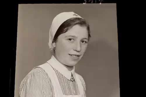 tolles altes Glasnegativ - hübsche Krankenschwester 30-40er Jahre