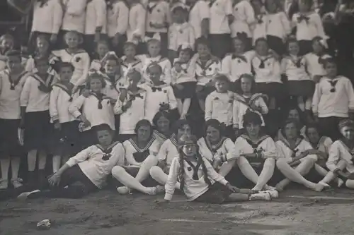 tolles altes Gruppenfoto - Mädchen in Matrosen-Outfit - Turnverein