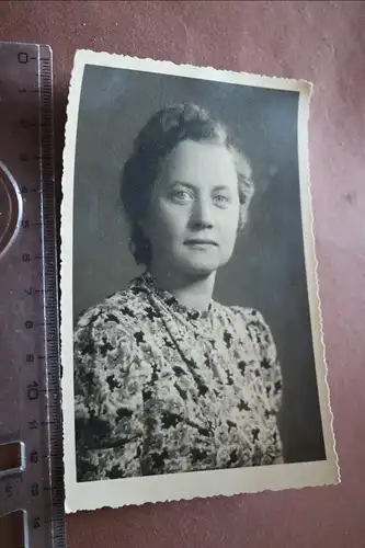 tolles altes Foto - Portrait einer Frau - Freiburg i.B.  30-40er Jahre ???