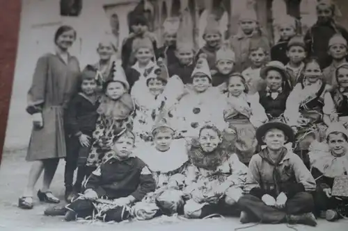 tolles altes Gruppenfoto - Schulklasse - Fasching - Karneval - Freiburg - 1910-2