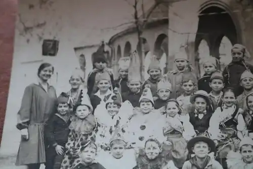 tolles altes Gruppenfoto - Schulklasse - Fasching - Karneval - Freiburg - 1910-2