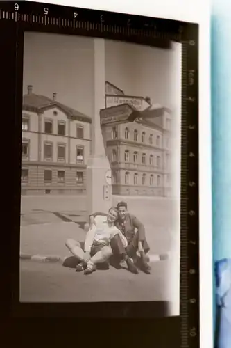 tolles altes Negativ zwei Männer posieren an Kreuzung Tübingen, Friedrichshafen