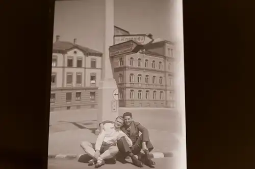 tolles altes Negativ zwei Männer posieren an Kreuzung Tübingen, Friedrichshafen