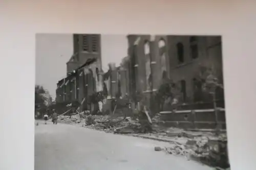 33 alte Fotos - Soldaten, zerstörte Geböude - Frankreich ??? LKW mit Abzeichen