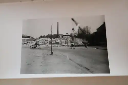 33 alte Fotos - Soldaten, zerstörte Geböude - Frankreich ??? LKW mit Abzeichen