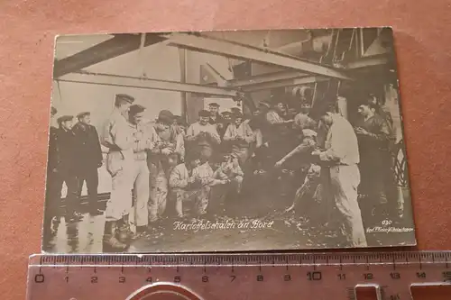 tolle alte Fotokarte - Kartoffelschälen an Bord - Wilhelmshaven  1914-1919 ?
