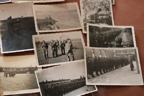 19 alte Fotos eines Soldaten 