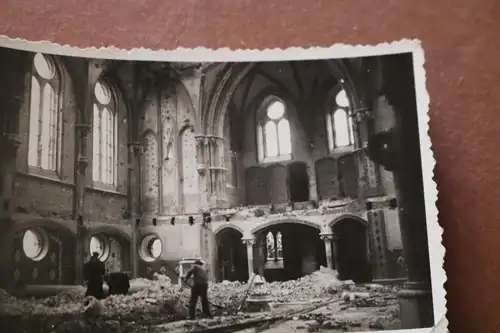 zwei alte Fotos  - mir unbekannte alte zerstörte Kirche  - Wandbild