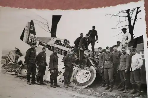 altes Foto zerstörtes französisches ?? Flugzeug Kennung MS.406C1 Nr. 284