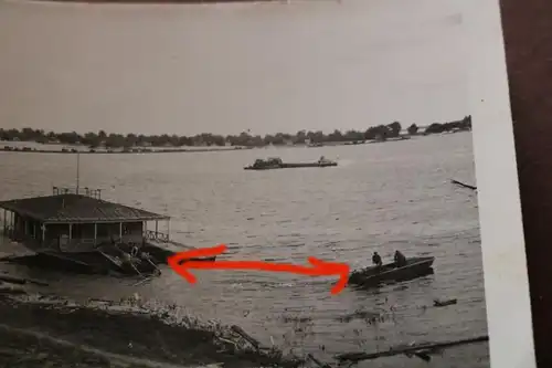 tolles altes Foto - Anlegeplatz - Hausboot für Pionier-Sturmboote