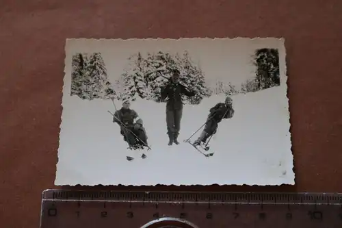 tolles altes Foto - Soldaten unterwegs mit Skier - Ski fahren 