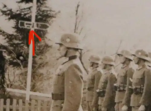 zwei tolle alte Fotos - Soldaten angetreten - Ort ???