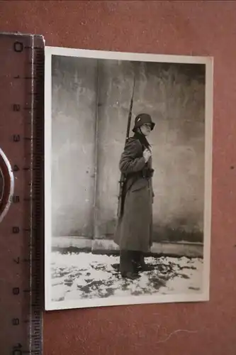 tolles altes Foto junger Kanonier auf Wache in Hannover 
