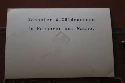 tolles altes Foto junger Kanonier auf Wache in Hannover 