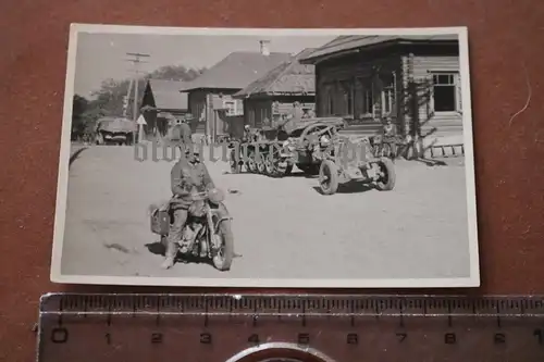 tolles altes Foto - Krad - Halbkette mit PaK , Soldat mit Brustschild Ort ? Russ