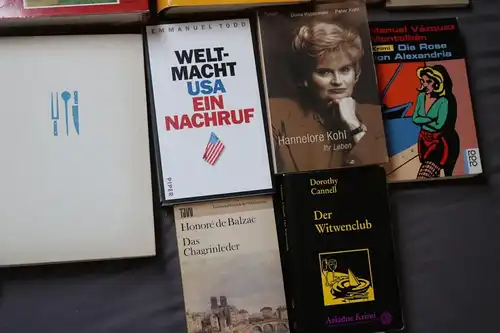 zwei Karton Bücher vers. Genrés , alt und neuer