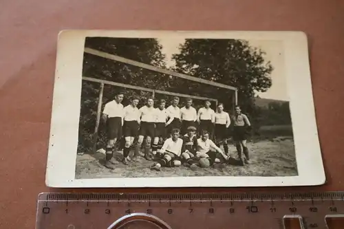 tolles altes Mannschaftsfoto - Fußballverein - Ort ???  1920-30 ?
