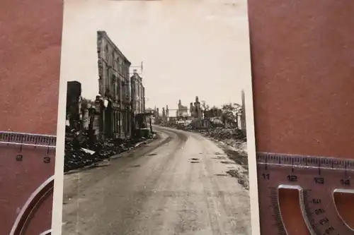 altes Foto  zerstörte Stadt - Rethel  ??  bei Reims - Frankreich