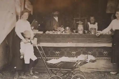 tolles altes Foto - Personen Verkaufsstand - 1910-20 ???