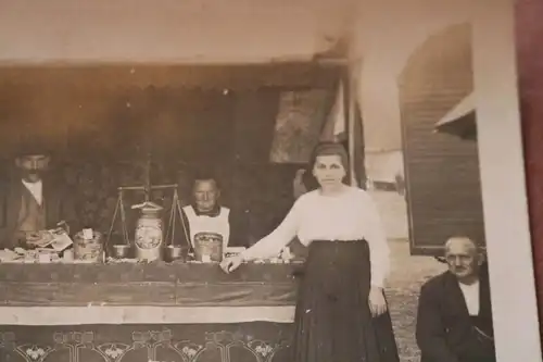 tolles altes Foto - Personen Verkaufsstand - 1910-20 ???