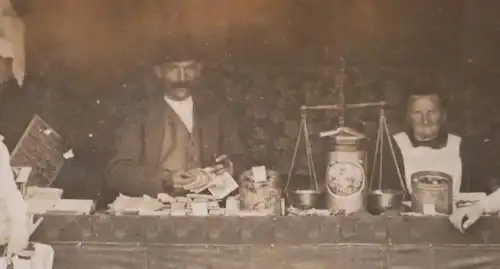 tolles altes Foto - Personen Verkaufsstand - 1910-20 ???