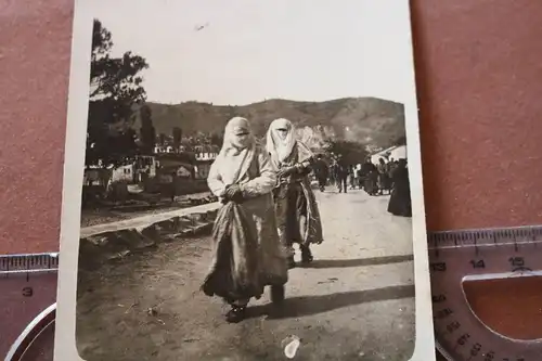 tolles altes Foto - vermummte Frauen in Mazedonien 1910-20 ???