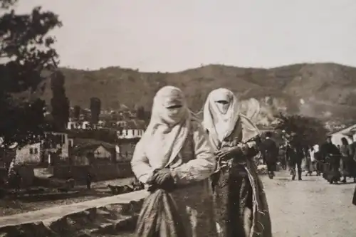 tolles altes Foto - vermummte Frauen in Mazedonien 1910-20 ???