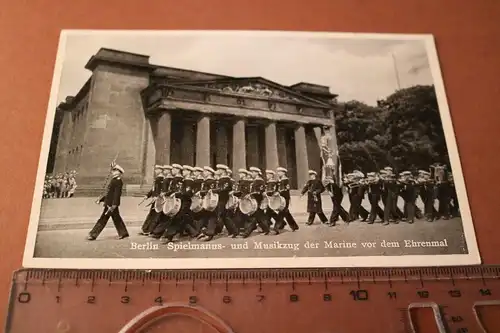 tolle alte Karte - Berlin  Musikzug der Marine vor dem Ehrenmal  30-40er Jahre