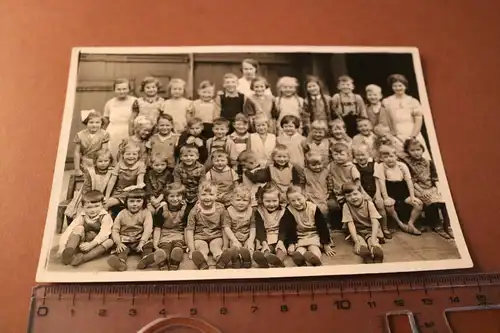 tolles altes Klassenfoto ?? Mädchen und Jungen    20-50er Jahre ??? Ort ???