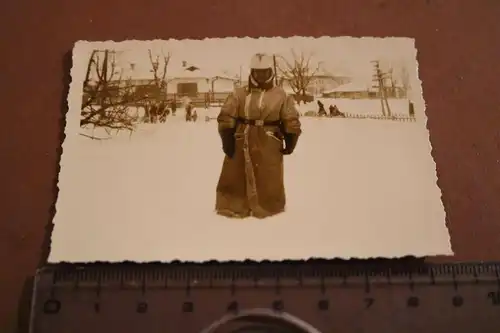 tolles altes Foto - Soldat in dicker Winterkleidung