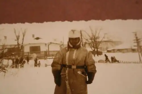 tolles altes Foto - Soldat in dicker Winterkleidung 