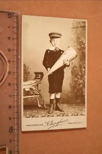 tolles altes CDV Foto - Portrait Junge mit Schultüte aus Neustadt Magdeburg