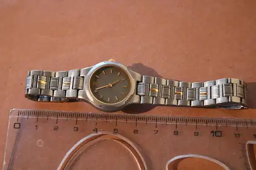 tolle alte Damen Armbanduhr Pulsar Titanium Handaufzug ? läuft