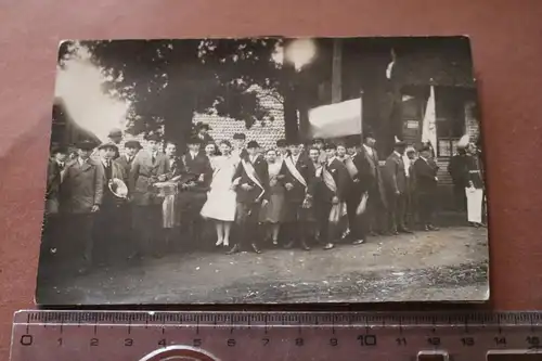 tolles altes Gruppenfoto Männer Frauen , Paare einige im Reitbekleidung ??