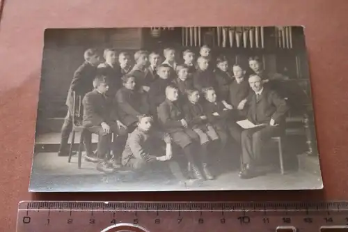 tolles altes Gruppenfoto Knaben - Knabenchor ??? Orgel im Hintergrund - Ort ?