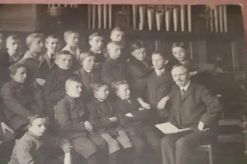 tolles altes Gruppenfoto Knaben - Knabenchor ??? Orgel im Hintergrund - Ort ?