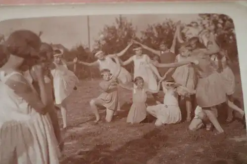 tolles altes Foto  - Mädchen beim Tanzen - 1910-20  Kleidchen