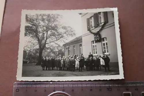 tolles altes Foto  - Jubiläum Schule ??? 75 Jahre ? Schulklasse mit Kränze 30-40