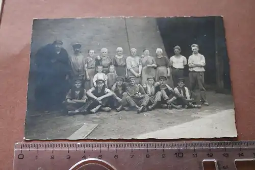 tolles altes Gruppenfoto Männer Frauen - Arbeiterklasse - 20-30er Jahre