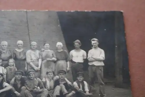 tolles altes Gruppenfoto Männer Frauen - Arbeiterklasse - 20-30er Jahre