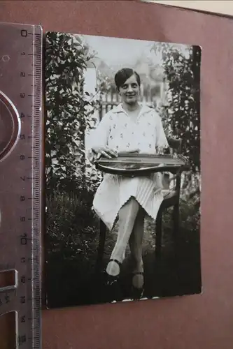 tolles altes Foto  Frau mit einer Zither ? 20er Jahre